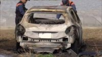 車2台が衝突し1台全焼 15歳の中学生ら3人けが 信号機のない市道交差点 山梨