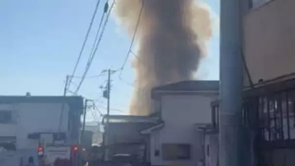 【動画あり】甲府市の住宅街で火災  消火活動続く 数軒に延焼している模様 山梨・甲府市