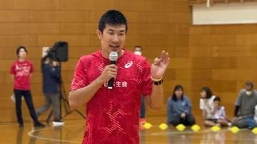 「全然追いつけなかった」 五輪メダリスト桐生祥秀選手が実演 子どもたちが速く走るこつを学ぶ 山梨