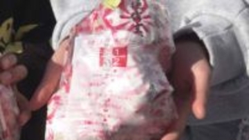 「袋が破けそうでひやひや」桔梗信玄餅の詰め放題も 桔梗屋工場で新春イベント 山梨