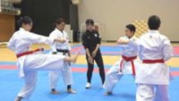 デフリンピック開幕目前 空手日本代表が合宿 「強調したいところをはっきりと」五輪メダリスト清水希容さんも指導 山梨
