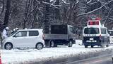「チェーン装着中に軽乗用車突っ込む はねられた男性（22）が死亡 積雪の路面でスリップか  山梨・北杜市」の画像1