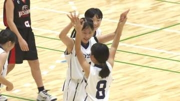 小学6年生 バスケットボールで熱戦 中学以上のルールで交流 地域支部で一つのチームに 山梨