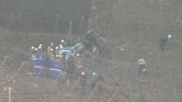 ミキサー車の転落事故 運転席の男性が救助され病院に搬送 意識不明の重体か 山梨