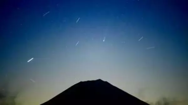 18万年ぶり接近！パンスターズ彗星が富士山と“共演” 観測は22日が最後か 山梨