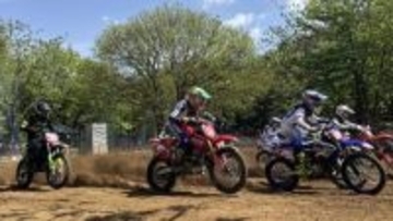迫力満点のデッドヒート！関東モトクロス選手権 山梨大会に約100人が出場 豪快かつ華麗な走行で魅了