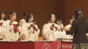 山梨英和中高でクリスマス礼拝 讃美歌やハンドベルの演奏を披露 130年以上続く伝統行事 山梨