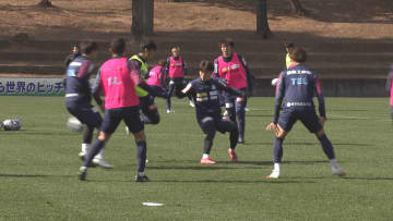 【J2甲府】「われわれはサイドに強み」開幕戦へ監督や主将が闘志 キングカズ加入のJ3福島に挑む 百年構想リーグ