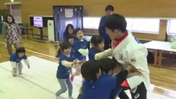 デフリンピックメダリスト 3選手が子どもたちと交流 「諦めないで挑戦する気持ちが大切」山梨県立ろう学校