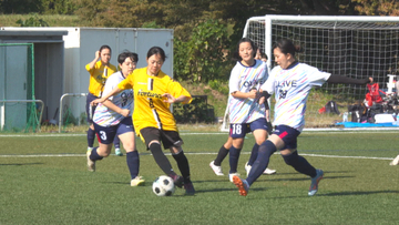 世代を超えて対戦 レディースサッカーを生涯スポーツに 11チームが全力プレーで親睦を深める 山梨