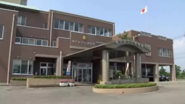 【速報】コミュニティバスと衝突 バイクの男子高生が軽傷 信号機のない交差点 山梨