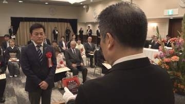 幅広い分野で活躍 地域貢献の県民13人を表彰 県に特別協力の5団体にも感謝状 山梨