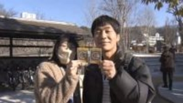 「ガンダムと武田信玄。たまらないですよね」 “ガンダムマンホール”のカードに長蛇の列 1万枚以上を用意 山梨・甲府市