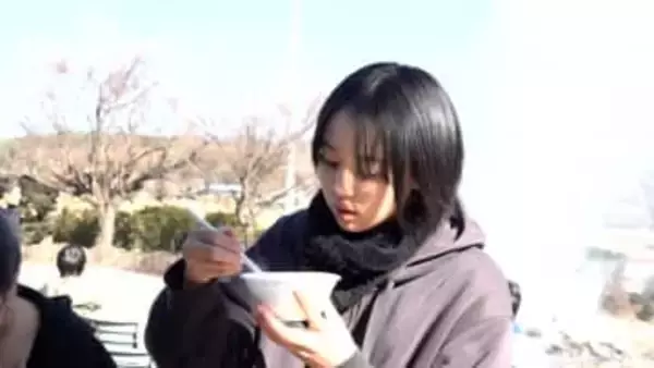 1日子ども食堂 地元産のおにぎりやみそ汁振る舞う 落ち葉で焼いた焼きイモも 山梨