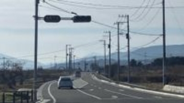 信号待ちの車にスプレー強盗 28万円入りのバッグ奪う バイクに乗った“男” が逃走 山梨・南アルプス市