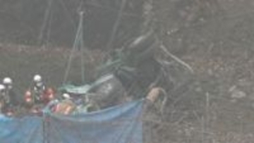 ミキサー車が6ｍ下の畑に転落 75歳男性が死亡 運転席から救助し病院に搬送も 山梨