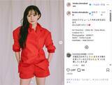 「島袋寛子、赤の衣装でデビュー30周年を報告！「綺麗かっこいい」「素敵です！！」」の画像1