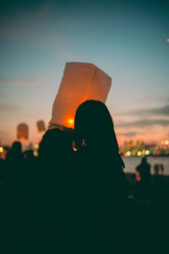 東京・お台場の夜空にランタンを浮かべるイベント「お台場ビーチ・お台場ランタン」が7月4日・8月1日・8月22日に開催！
