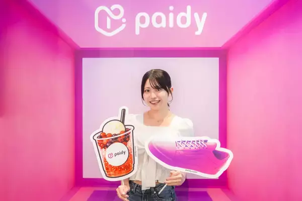 菊池風磨さんの巨大ポスターも！あと払いサービスの「ペイディ」、原宿の⼈気カフェとコラボした「Paidy Cafe – 夢を叶える場所 -」を期間限定オープン