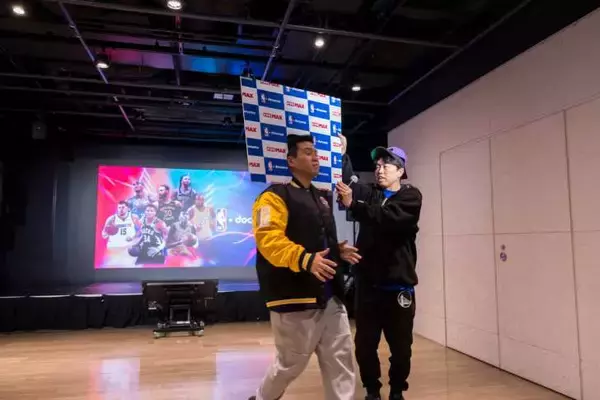 「ジェラードン、“NBA愛”全開！『NBA docomo』開幕戦イベントで会場を沸かす」の画像