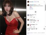「TWICEモモ、赤ドレスの美ボディショット公開！「眩しすぎる」「大優勝」」の画像1