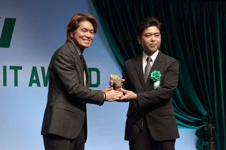 ヒロミ「職人さんたちがやりたいと思える業界になってほしい」　日々奮闘する“職人さんを表彰するアワード”「第2回 HiKOKI BUILDER’S SPIRIT AWARD」授賞式