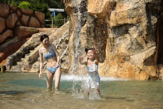 東京サマーランド、GW限定で屋外プールエリアが先行オープン！水上アクティビティ＆子供向けイベントも開催