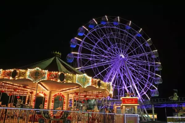 「マザー牧場、打ち上げ花火やナイト遊園地で夜も楽しめる「サマーナイトファーム」7月26日より開催！」の画像