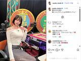 「岡田紗佳、肩出し衣装のスタイル抜群ショット公開！「めちゃ可愛すぎ」「ナイスバディ」」の画像1
