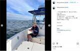 「木村拓哉、海釣りスタイルもカッコイイ！船からオフショット公開」の画像1