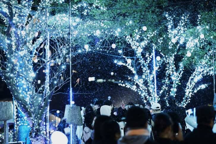 東京ミッドタウン、しゃぼん玉と雪のイルミネーションが楽しめる「MIDTOWN CHRISTMAS 2025」が11月13日より開催！