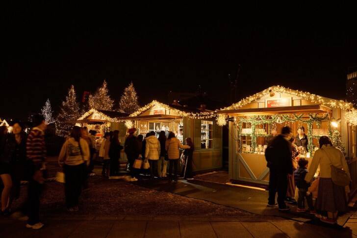 横浜赤レンガに“ポケモンの冬”が出現！ピカチュウが灯すホリデー体験『Pokémon Happy Holidays』