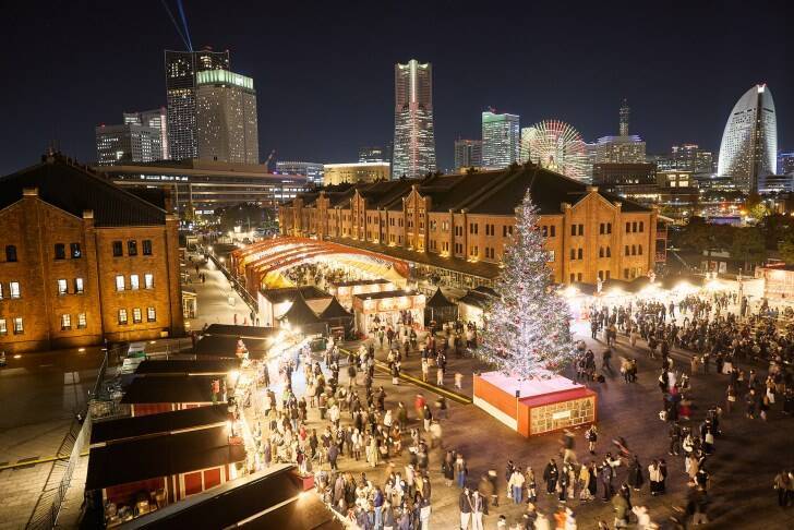 横浜赤レンガに“ポケモンの冬”が出現！ピカチュウが灯すホリデー体験『Pokémon Happy Holidays』