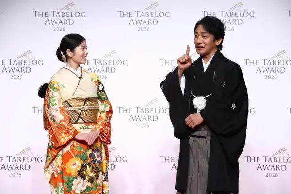 「小芝風花、片岡愛之助が「The Tabelog Award 2026」を表す一字を書き初めで披露！　開催10回目「権威ではなく民意を反映したアワードに」」の画像