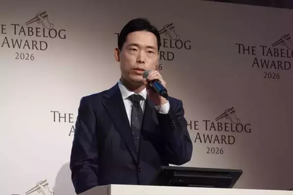 「小芝風花、片岡愛之助が「The Tabelog Award 2026」を表す一字を書き初めで披露！　開催10回目「権威ではなく民意を反映したアワードに」」の画像