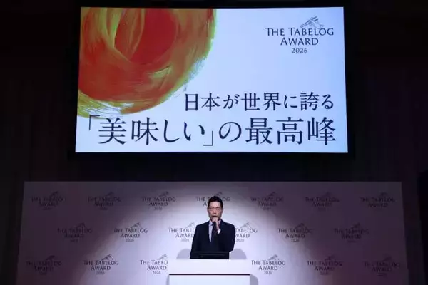 「小芝風花、片岡愛之助が「The Tabelog Award 2026」を表す一字を書き初めで披露！　開催10回目「権威ではなく民意を反映したアワードに」」の画像