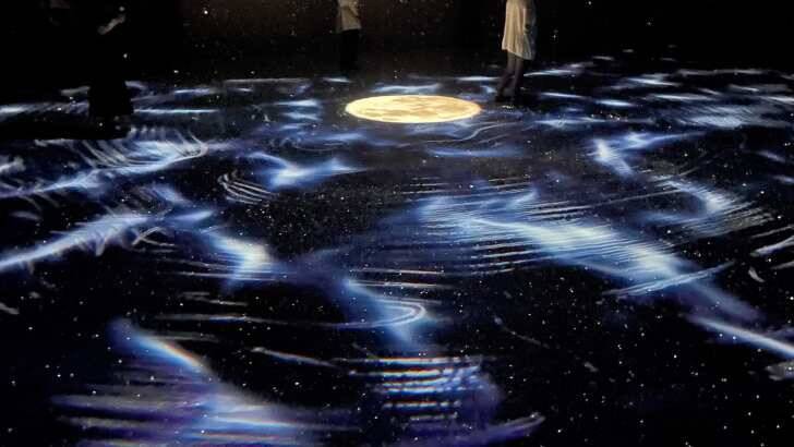横浜赤レンガ倉庫で無数の星と壮大な宇宙を体感できるのアートプラネタリウム「星とたたずむ」7月26日より開催！