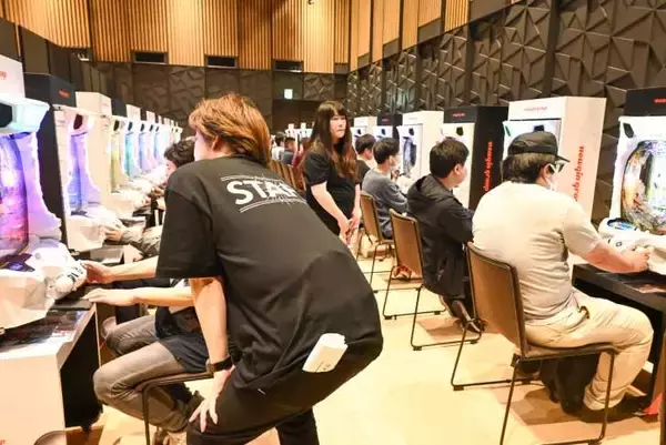 「伊織もえ・篠崎こころがコスプレ姿で登場！「eリコリス・リコイル」プレミアファン試打会が開催」の画像