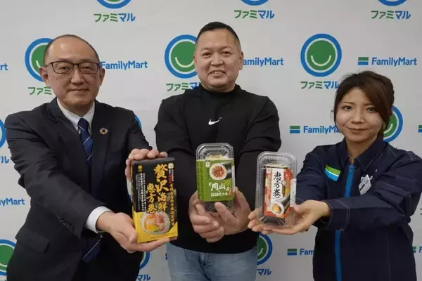 「牛肉がっつり！海鮮ぎっしり！ファミマの恵方巻2023、予約困難な焼肉店「肉山」とのコラボ恵方巻と、贅沢食材が詰まった「贅沢海鮮恵方巻」試食会開催」の画像