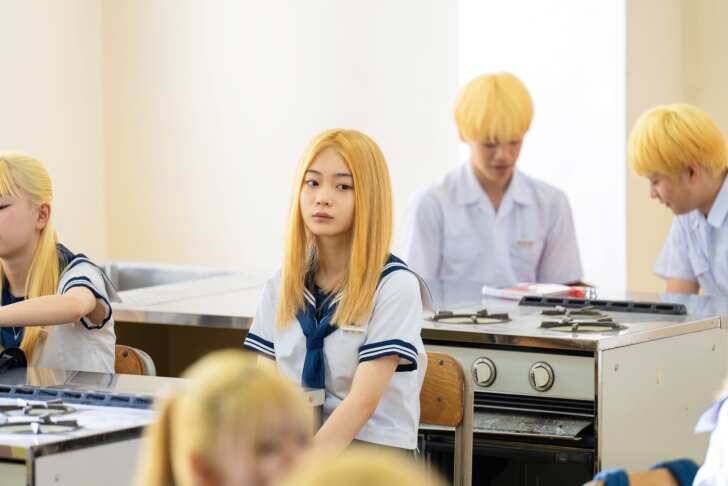 【インタビュー】白鳥玉季「演じた板緑は他にない不思議な子　みなさんも惹かれると思います」　岩⽥剛典主演映画『金髪』で生徒役