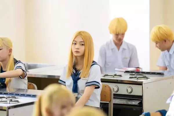 「【インタビュー】白鳥玉季「演じた板緑は他にない不思議な子　みなさんも惹かれると思います」　岩⽥剛典主演映画『金髪』で生徒役」の画像