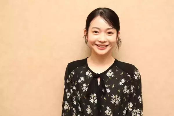 「【インタビュー】白鳥玉季「演じた板緑は他にない不思議な子　みなさんも惹かれると思います」　岩⽥剛典主演映画『金髪』で生徒役」の画像