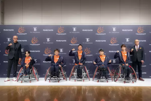 ゴルフアパレルブランド「PEARLY GATES」＆車いすバスケチーム「NO EXCUSE」　ユニフォームロゴスポンサー契約を発表