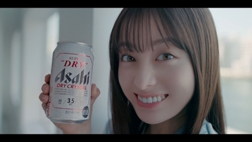 橋本環奈 大好きなビールのCMに初出演！グビッと爽快な飲みっぷりを披露