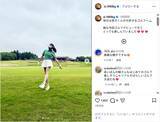「加護亜依、ミニスカゴルフウエア姿を公開！「めっちゃ似合ってる」「美スタイル」」の画像1