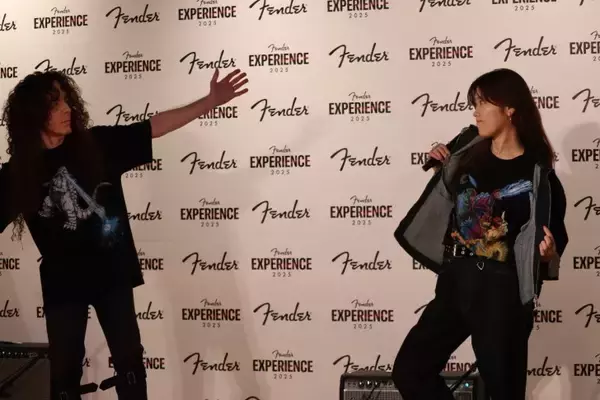 「Fenderがゴジラの咆哮を再現するコラボギターを発表！ヒコロヒー＆マーティが生演奏披露」の画像
