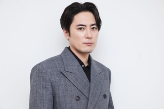 【インタビュー】間宮祥太朗、「小栗旬は撮影現場にいるべくしている人」　映画『バッド・ルーテナント：トウキョウ』公開