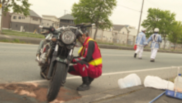 未明の国道１３号でバイク事故　20代男性が死亡