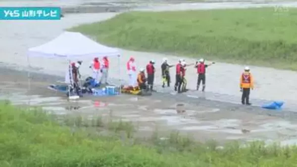 県内大雨　釣り人2人が一時中州に取り残される　舟形町の最上小国川　消防がボートで救助