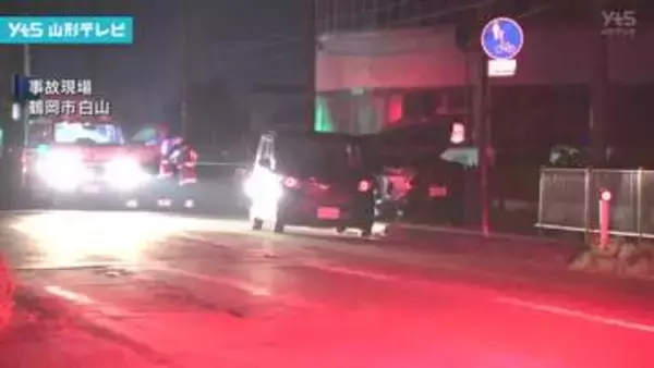 鶴岡市で乗用車同士が衝突　１人意識不明